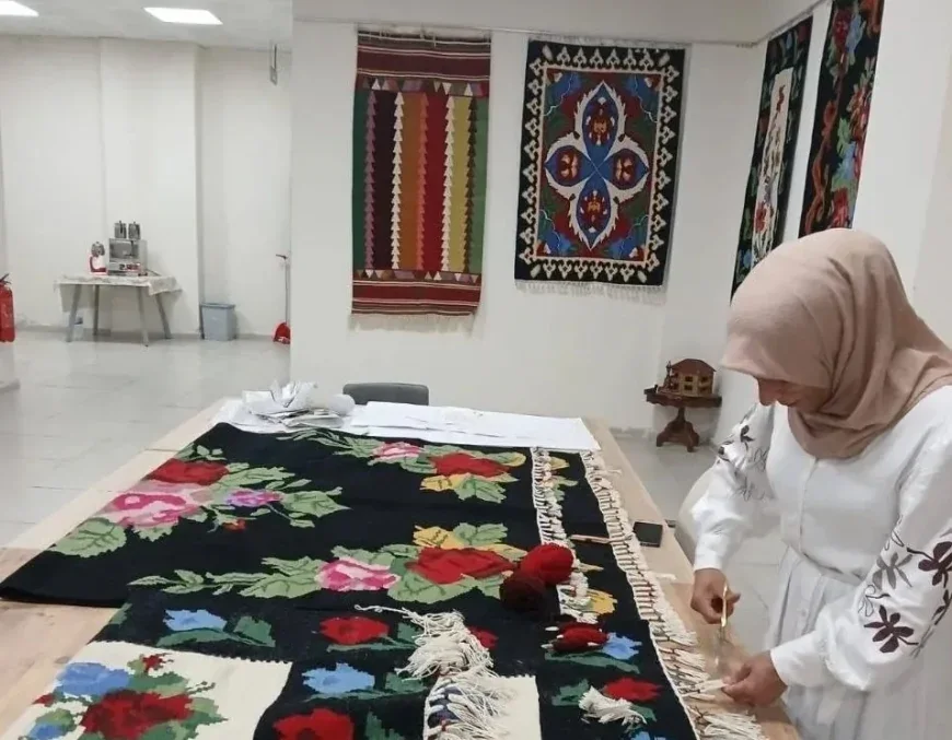 AK Parti İl Başkanı Ayaz'dan Kilim Atölyesine Anlamlı Ziyaret