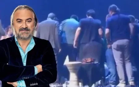 Ünlü Sanatçı Volkan Konak Konser Sırasında Fenalaştı: Sahnede İlk Müdahale Yapıldı, Hastaneye Kaldırıldı kapak görseli