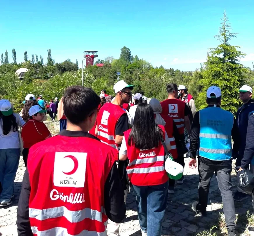 Kızılay'dan “Orman Benim” Projesine Destek: Iğdır Kent Ormanı Temizlendi