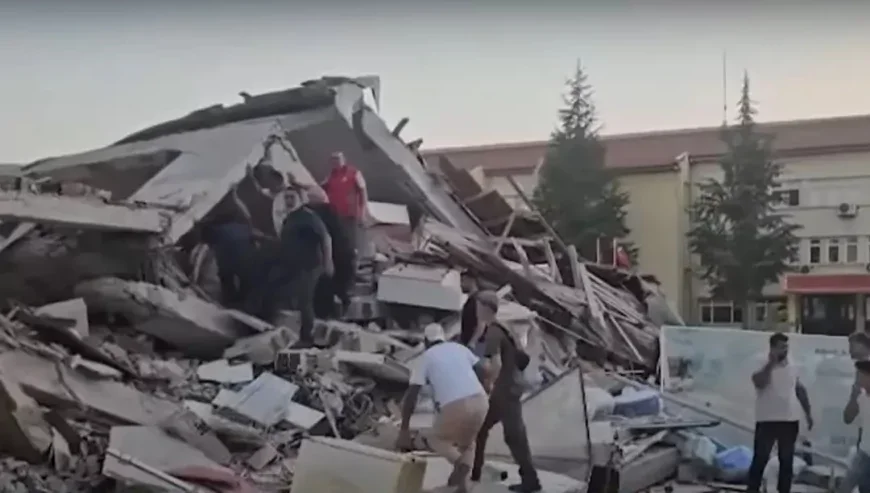Balıkesir Sındırgı’da 6.1 Büyüklüğünde Deprem: Artçı Sarsıntılar Sürüyor, Arama Kurtarma Çalışmaları Devam Ediyor