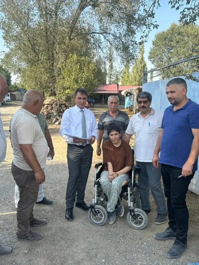 Genel Sekreter Çarman, Özel Gereksinimli Özlem’i Ziyaret Etti