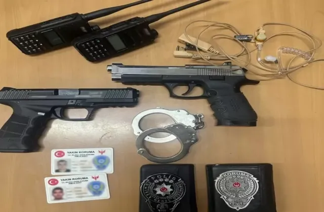 CHP Maltepe Mitinginde Gerginlik: Sahte Polis Kimlikli ve Airsoft Silahlı Şüpheliler Gözaltına Alındı - Tanal'dan 'Kumpas' İddiası